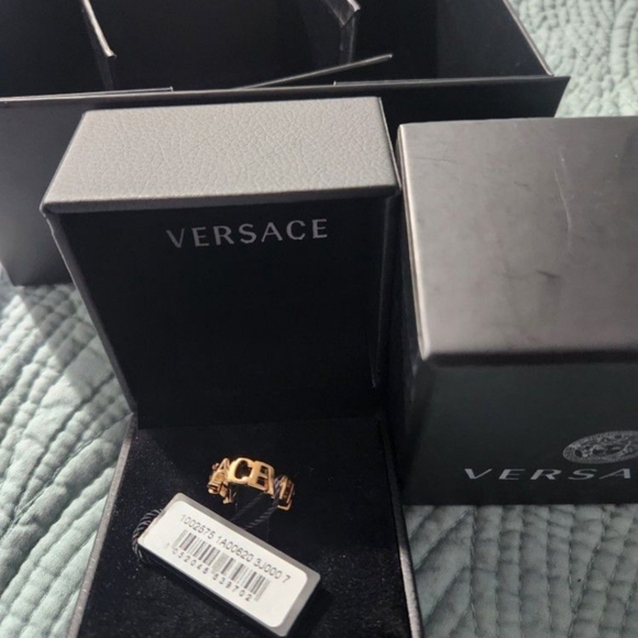 New Versace Logo Ring Size 7 But Actually A 4 In US - Picture 5 of 6